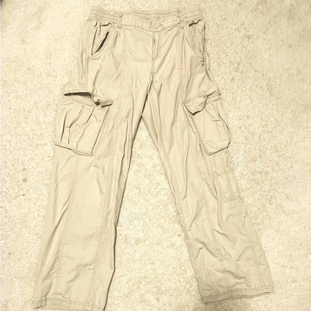Grunge aesthetic 90s street wear cool girl cargo pants y2k